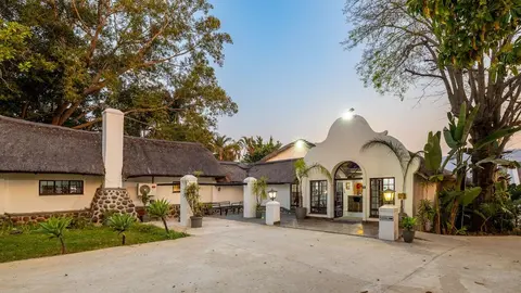 Royal Bakoena Lodge Hamilton Parks