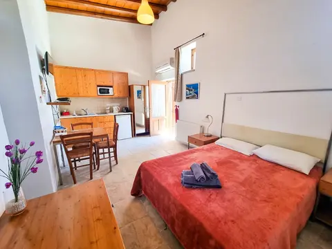 Skarinou Village Poolside Escape Studio