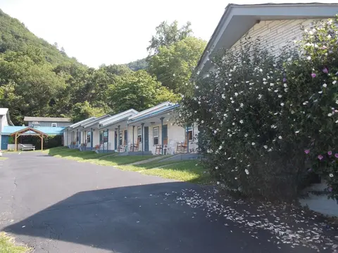 Clarketon Motel