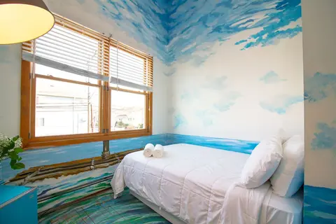 The High Tide Studio #6 Studio Bedroom Hotel Room by RedAwning