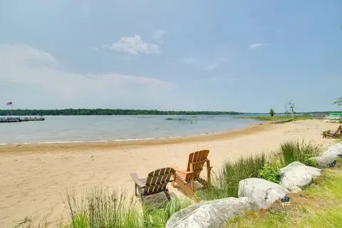 Les Cheneaux Islands Cabin 4 w/ Deck: Pet Friendly