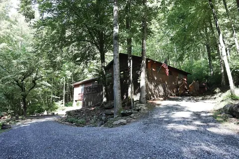 Cozy Whittier Home w/ Fire Pits < 15 Mi to Hiking!