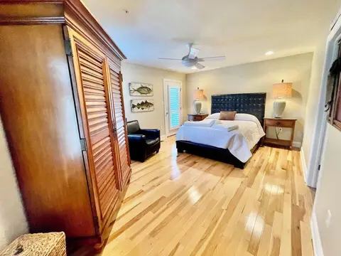 Blacstone Avenue 38285