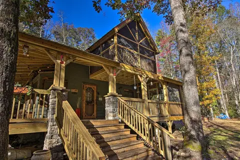 Tubes & Kayaks: 5-acre North Georgia Mtn Retreat