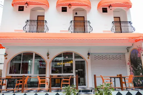 Side Walk Boutique Hotel