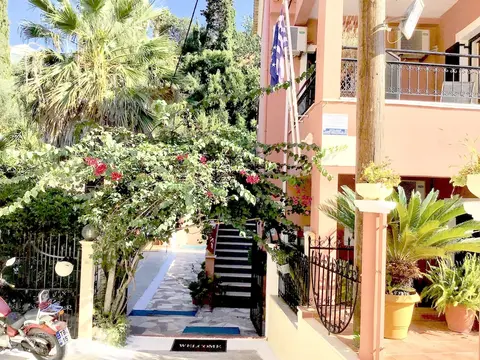 Almyra Apartments & Studios
