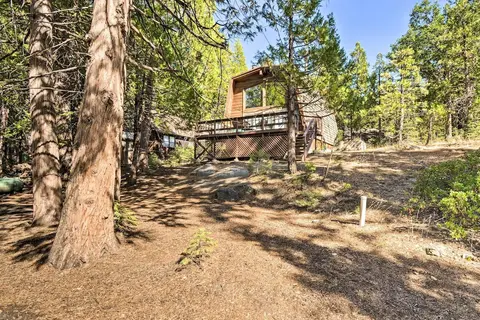 Charming Pinecrest Cabin w/ Private Deck
