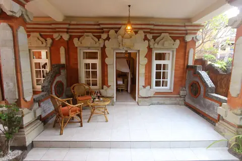 Chonos Hotel Lovina