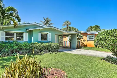 Vibrant Stuart Getaway w/ Private Hot Tub!