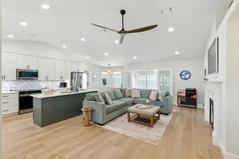 Sunny 3BR w/Hot Tub & Game Room Home