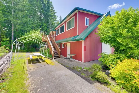 Chehalis Retreat w/ Scenic Views!