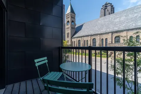 Des Moines Alluring 2BD 2BA Downtown Apartment