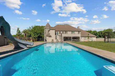 The Country House 6 Bedroom Home