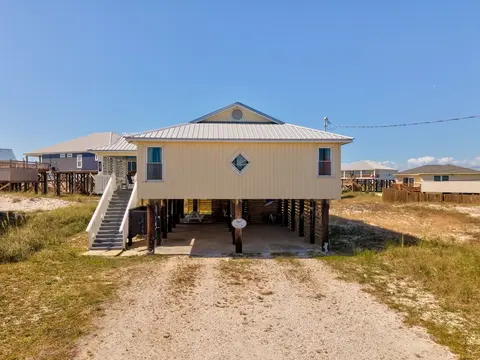 Feelin' Salty - 107 Quebec 4 Bedroom Home by RedAwning