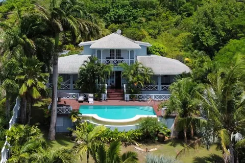 Beautiful Caribbean Style 2-bed Family Villa - Villa Kessi 2 Bedroom Villa by RedAwning