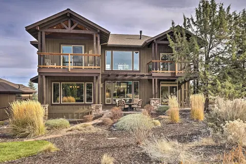 Modern Eagle Crest Escape w/ Patio & 2 Balconies!