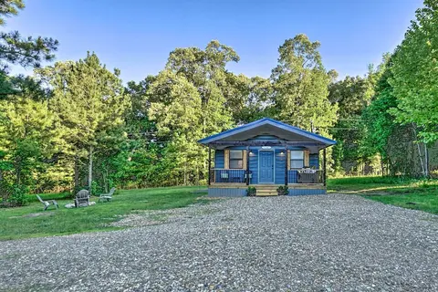 Serene Broken Bow Cabin w/ Fire Pit & Gas Grill!
