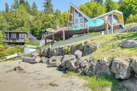 Bayfront Home w/ Private Beach in Poulsbo!