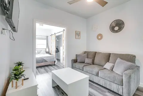 4 Mi to Lake Logan: Hocking Hills Apartment