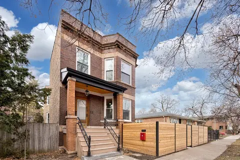Updated Chicago Firefighter 3 bed Retreat-Sleeps 7 by AllSet Turnover