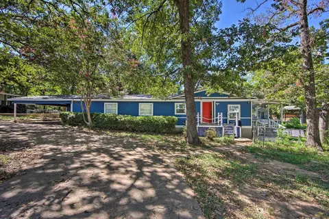 Modern Lakefront Mabank Home w/ Pool Table!