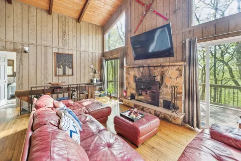 Charming Porter House In The Heart Of The Poconos 4 Bedroom Chalet