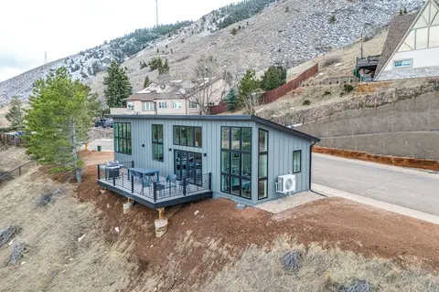 Walk to Trail: 'lookout Landing' Newly Built Home!