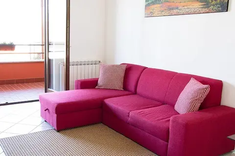 2 Bedroom Apartment near Stresa, Short Walk to Lakeside, Lake Views