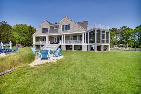 Bayfront White Stone Escape w/ Private Beach!
