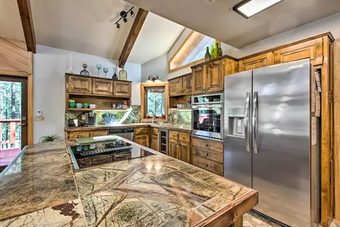 Cozy Angel Fire Escape w/ Golf Course Views!