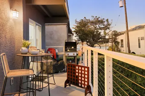 Mission Point 2 by Avantstay Mission Beach Home w/ Large Balcony Steps to Beach!