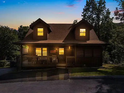 Er81 - Family Making Memories 3 Bedroom Cabin by RedAwning