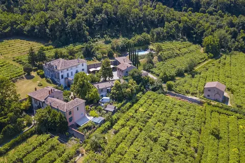 Villa Faccioli Deodara With Shared Pool