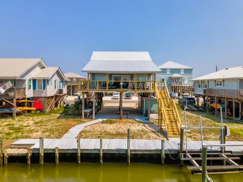 Bridgeview Cottage - 2228 Mallard 3 Bedroom Home by RedAwning