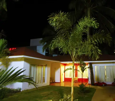 Paparazzi Resort
