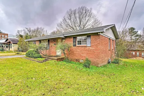 Cozy Home w/ Grill: Walkable Oxford Location