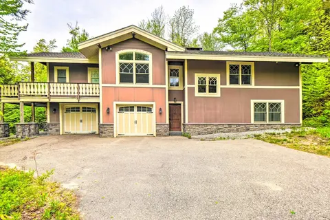 Spacious Bartlett Home w/ Fireplace + Kitchen