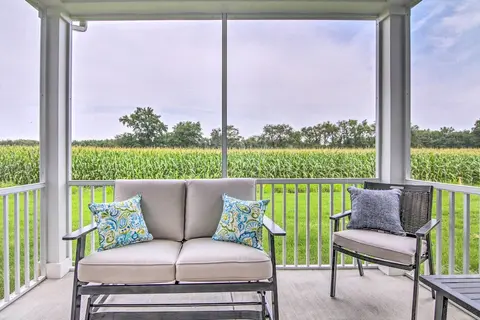 4 Mi to Bethany Beach: Townhome w/ Screened Porch