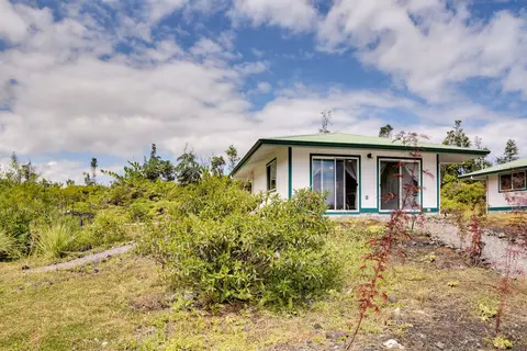 Cozy Keaau Vacation Rental - 1 Mi to Ocean!