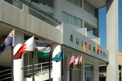 SUITE HOTEL CHROME