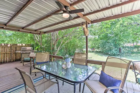 Well-appointed Mead Getaway w/ Private Yard