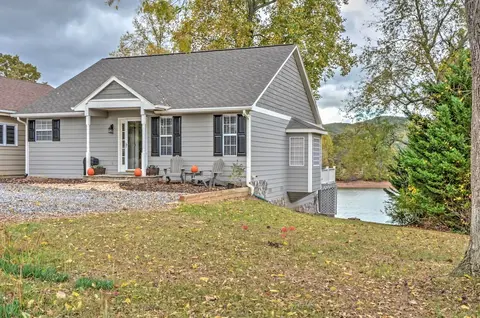Lakefront Hiawassee Home w/ Boat Dock & Hot Tub!