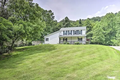 Quiet Rockbridge Cottage ~ 4 Mi to Hocking Hills!