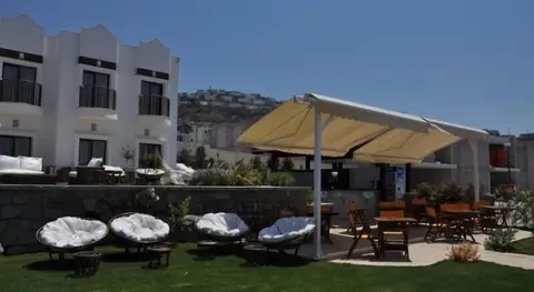 Small Beach Hotel