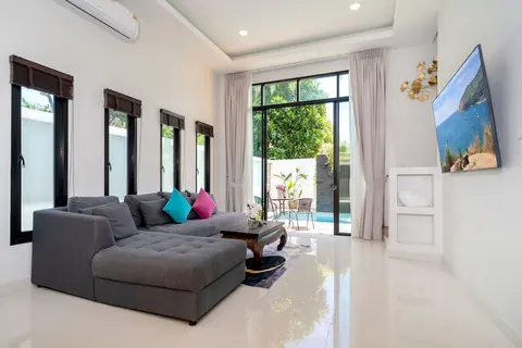 Sleek & Private Pool 2BR Villa Twiky