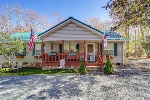 Pet-friendly Beech Mtn Home, 2 Mi to Skiing/hiking
