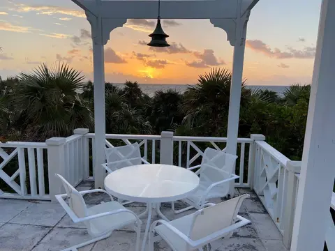 Coastal Charm: Newly Renovated Historic Cottage On The Beach