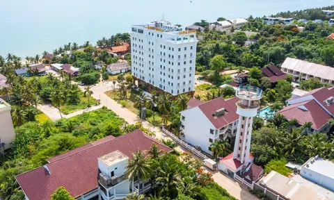 The Tahiti Beach Hotel