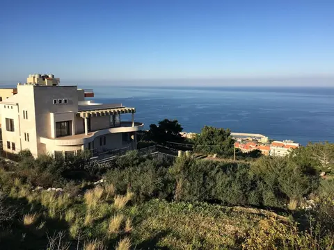Quiet Comfy and Epic Seaview