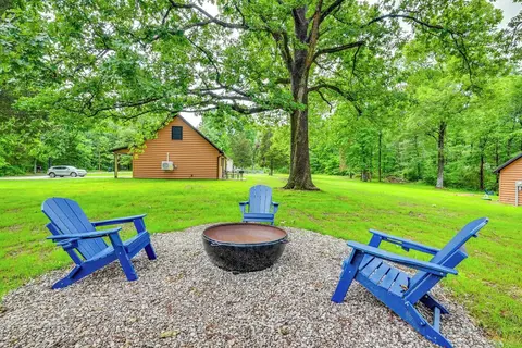 Near Mammoth Cave: Family-friendly Cabin w/ Patio!